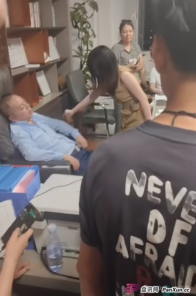 树拍易购资金盘崩盘，万人维权！警方已经立案了，特警接管在维持秩序，无数人血本无归！