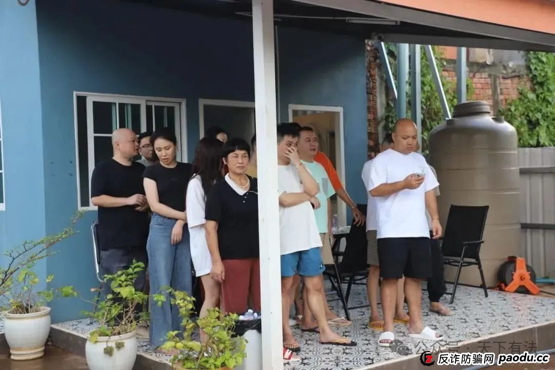 场面震撼!柬埔寨电诈园区上演集体大逃亡! 场面震撼!柬埔寨电诈园区上演集体大逃亡!