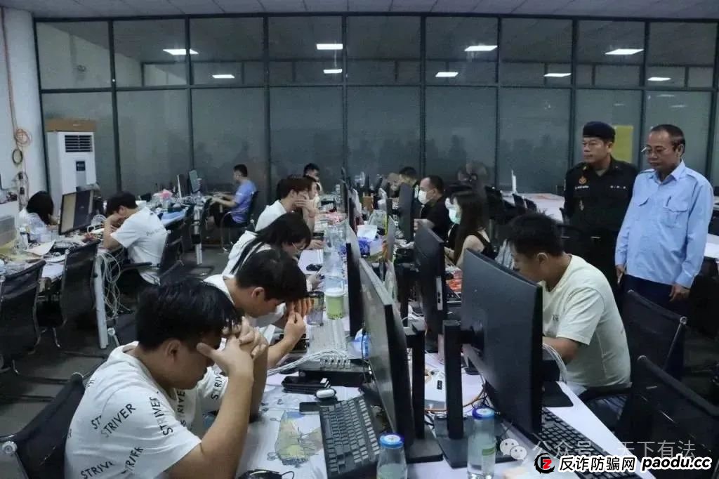 场面震撼!柬埔寨电诈园区上演集体大逃亡! 场面震撼!柬埔寨电诈园区上演集体大逃亡!