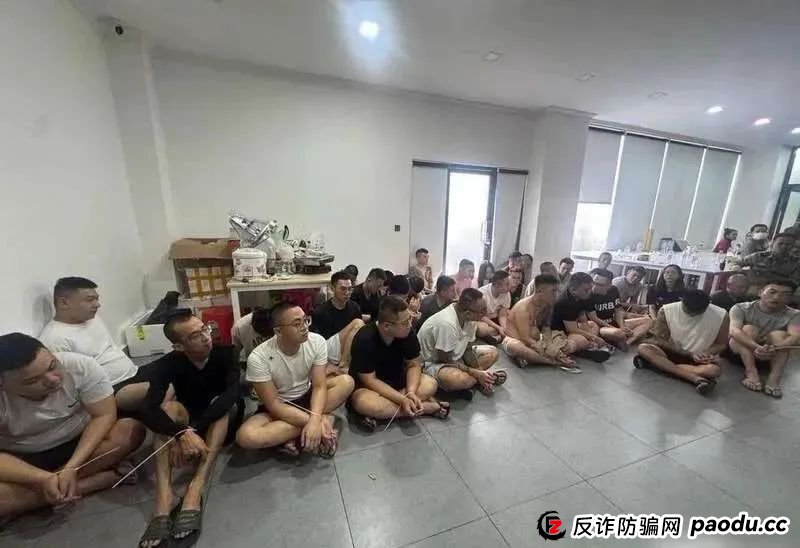 场面震撼!柬埔寨电诈园区上演集体大逃亡! 场面震撼!柬埔寨电诈园区上演集体大逃亡!