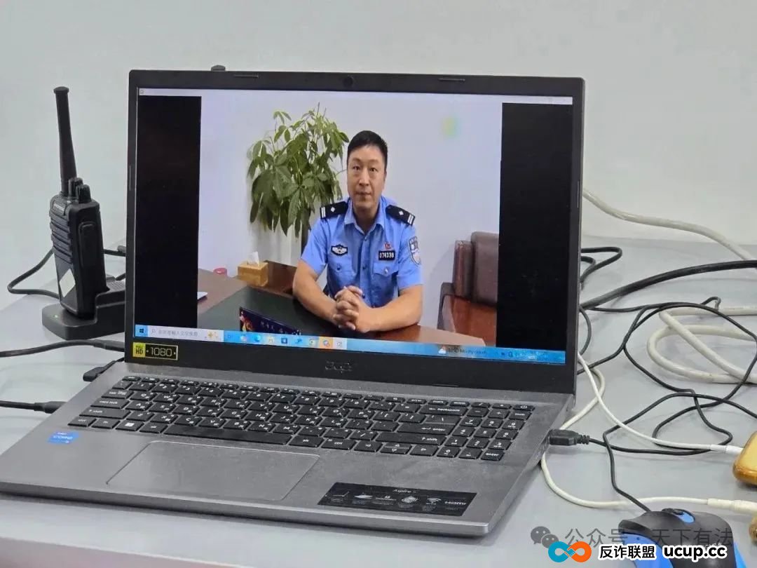 这个“中国公安局”被一锅端!高仿太过逼真,警服、警徽背景墙、手铐等一应俱全! 这个“中国公安局”被一锅端!高仿太过逼真,警服、警徽背景墙、手铐等一应俱全!