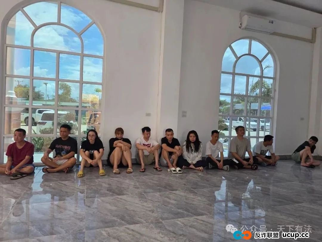 这个“中国公安局”被一锅端!高仿太过逼真,警服、警徽背景墙、手铐等一应俱全! 这个“中国公安局”被一锅端!高仿太过逼真,警服、警徽背景墙、手铐等一应俱全!