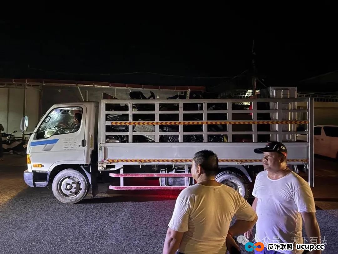 这个“中国公安局”被一锅端!高仿太过逼真,警服、警徽背景墙、手铐等一应俱全! 这个“中国公安局”被一锅端!高仿太过逼真,警服、警徽背景墙、手铐等一应俱全!